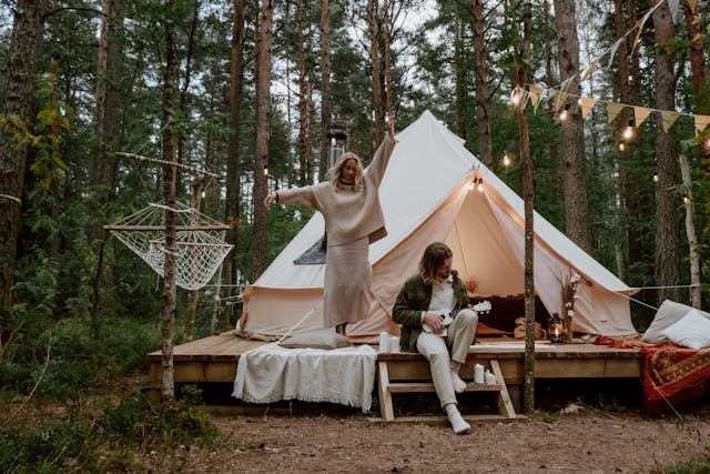 Une nuit insolite en amoureux en Gironde, avec des hébergements romantiques et des expériences uniques.